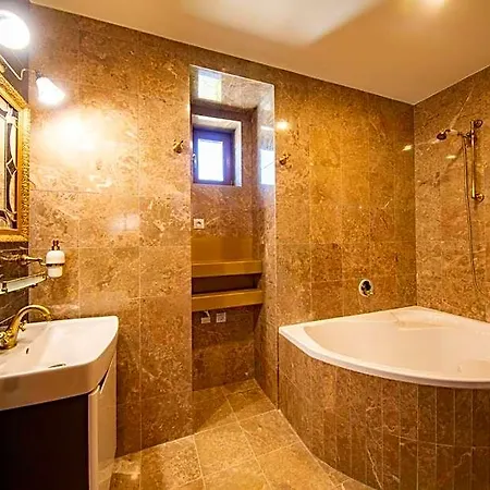 Safari - Chateau Aparthotel Borovany (Ceske Budejovice)