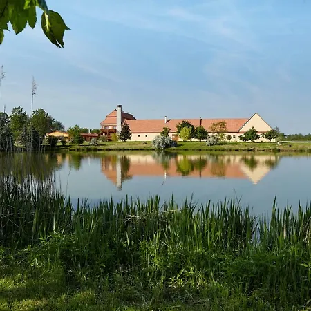 Safari - Chateau Aparthotel Borovany (Ceske Budejovice)